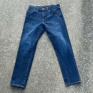 GAP Straight Taper Bluejeans.